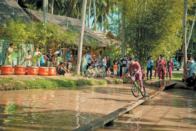 Gradually Turning Tourism into Key Economic Sector